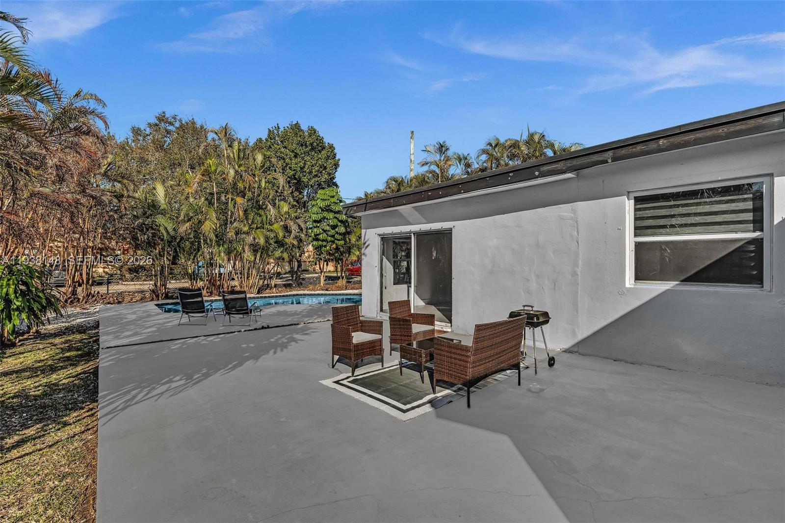 HOLLYWOOD COUNTRY ESTATES - Residential