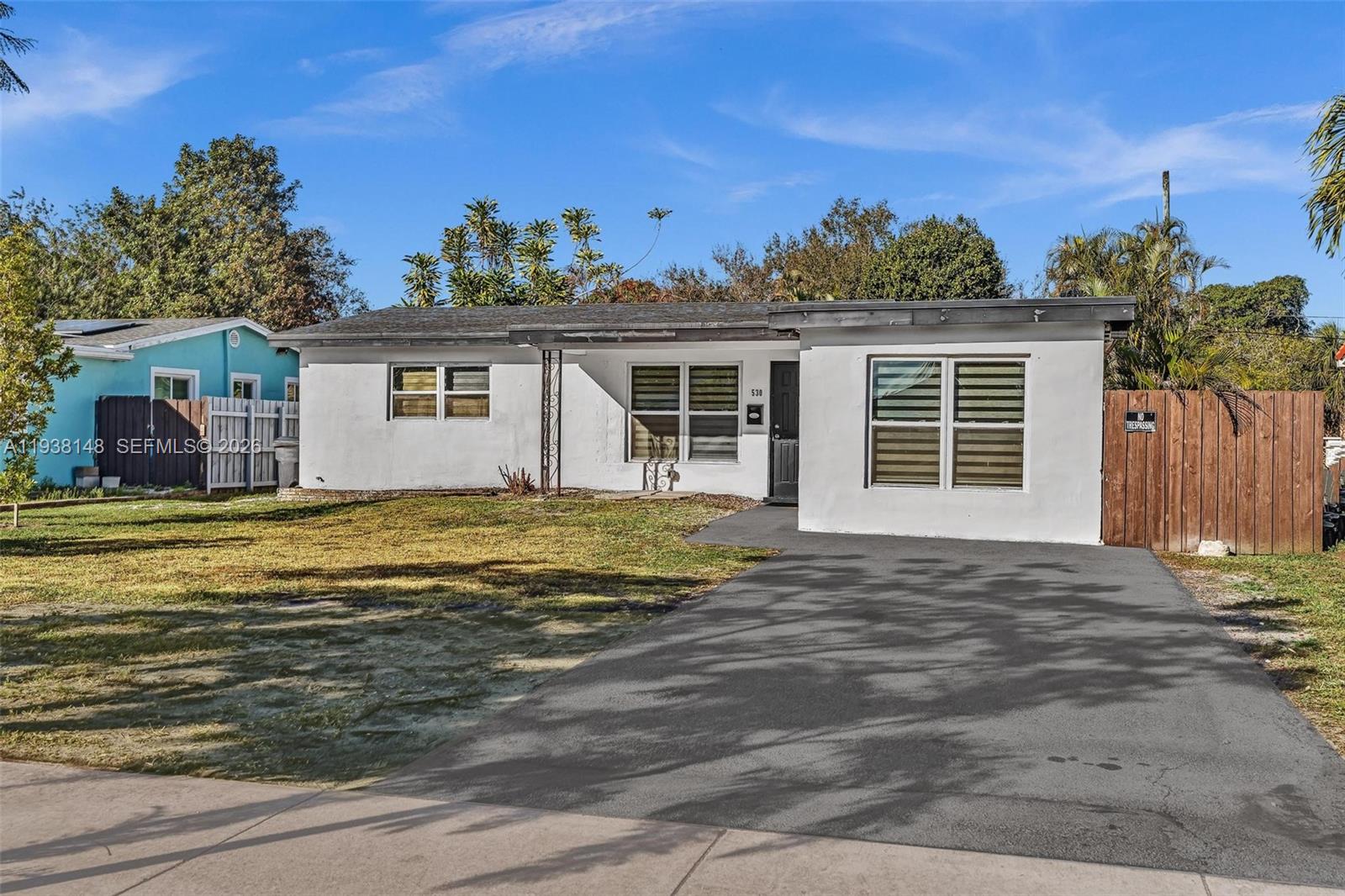 HOLLYWOOD COUNTRY ESTATES - Residential