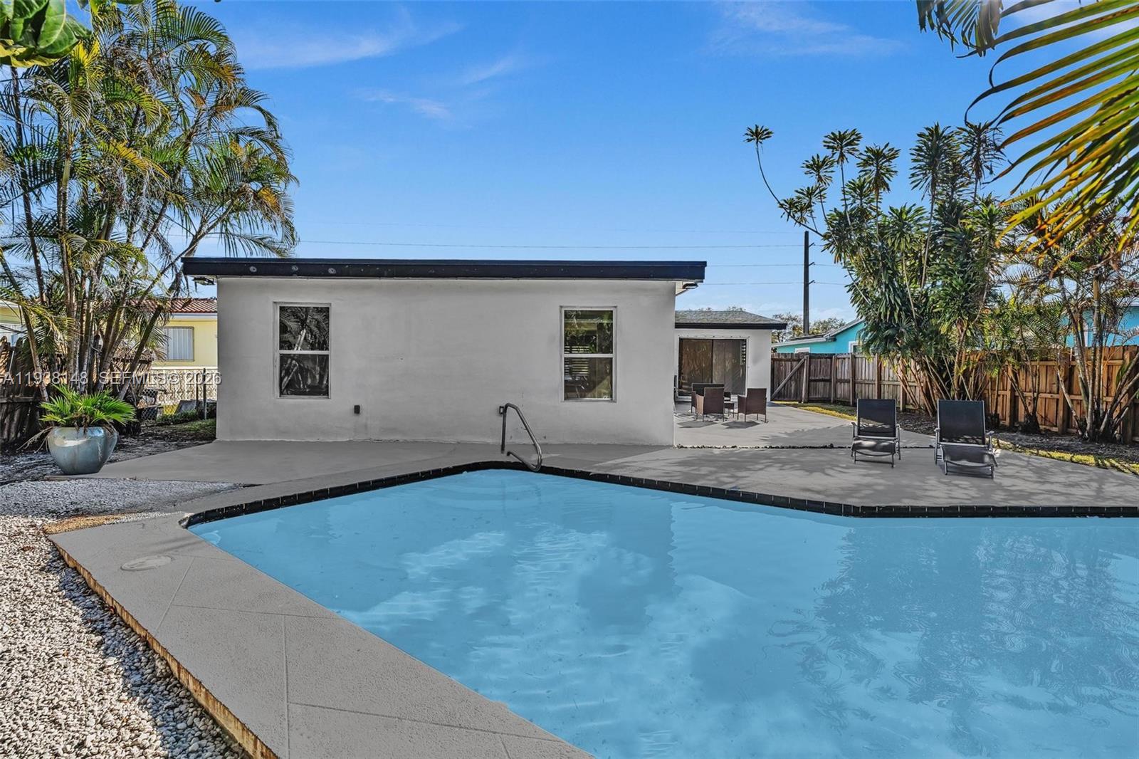 HOLLYWOOD COUNTRY ESTATES - Residential