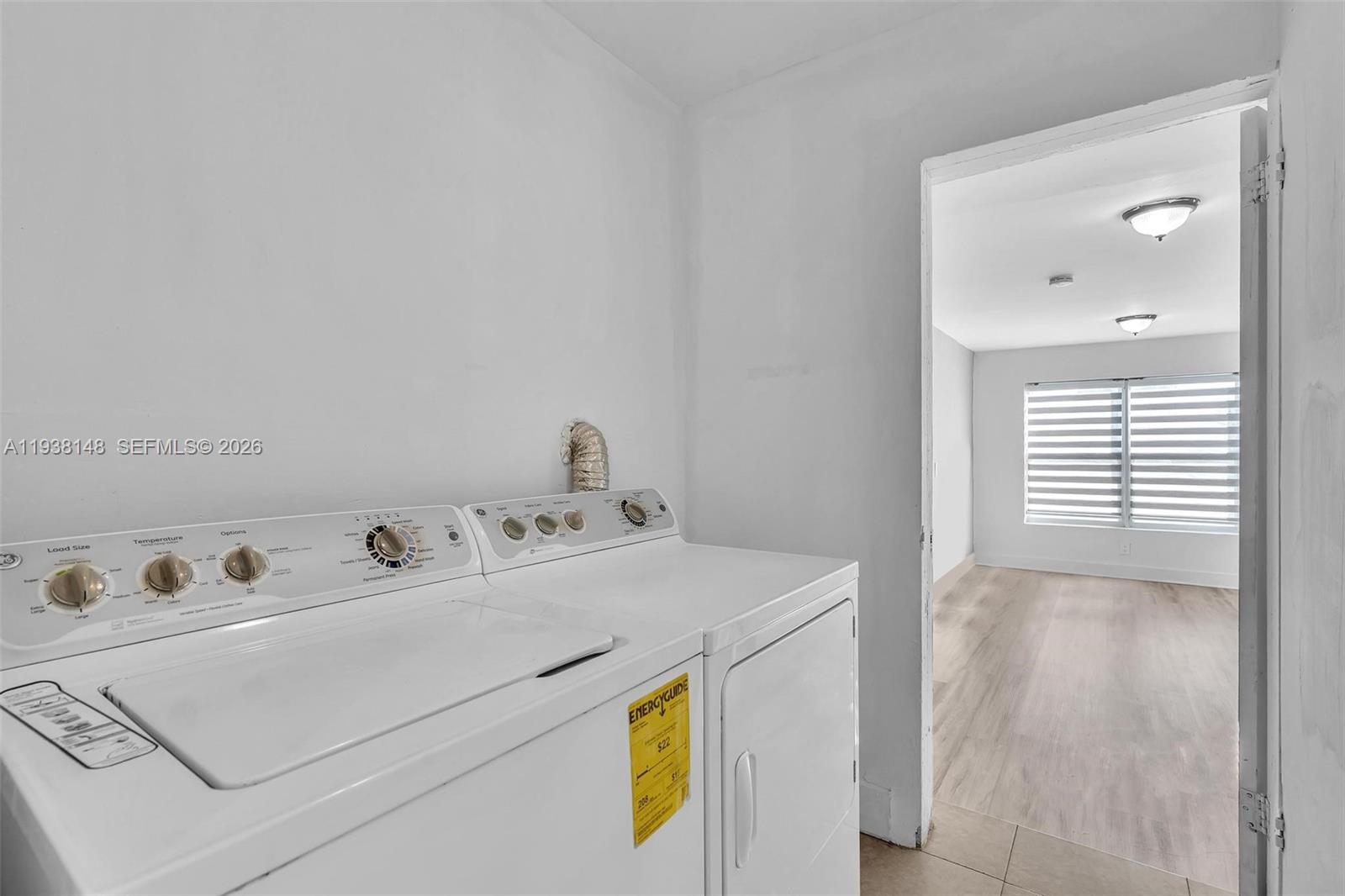 HOLLYWOOD COUNTRY ESTATES - Residential