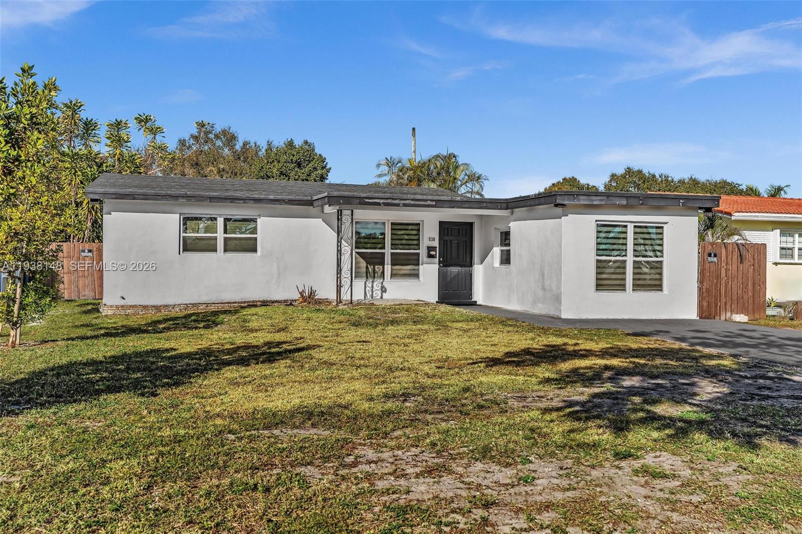 HOLLYWOOD COUNTRY ESTATES - Residential