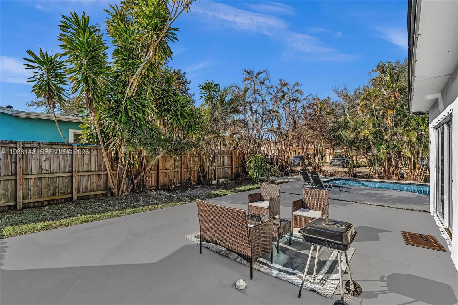 HOLLYWOOD COUNTRY ESTATES - Residential