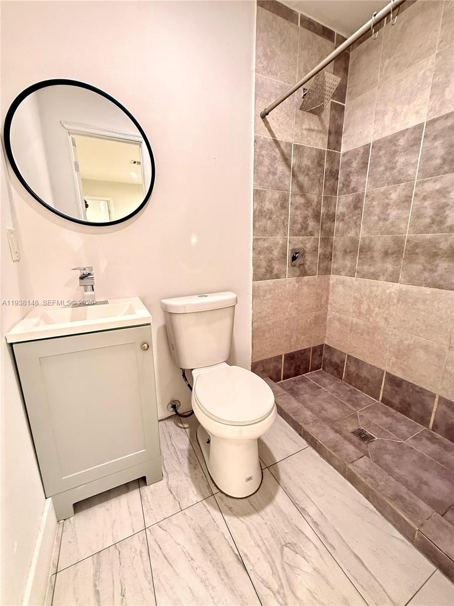 HOLLYWOOD COUNTRY ESTATES - Residential