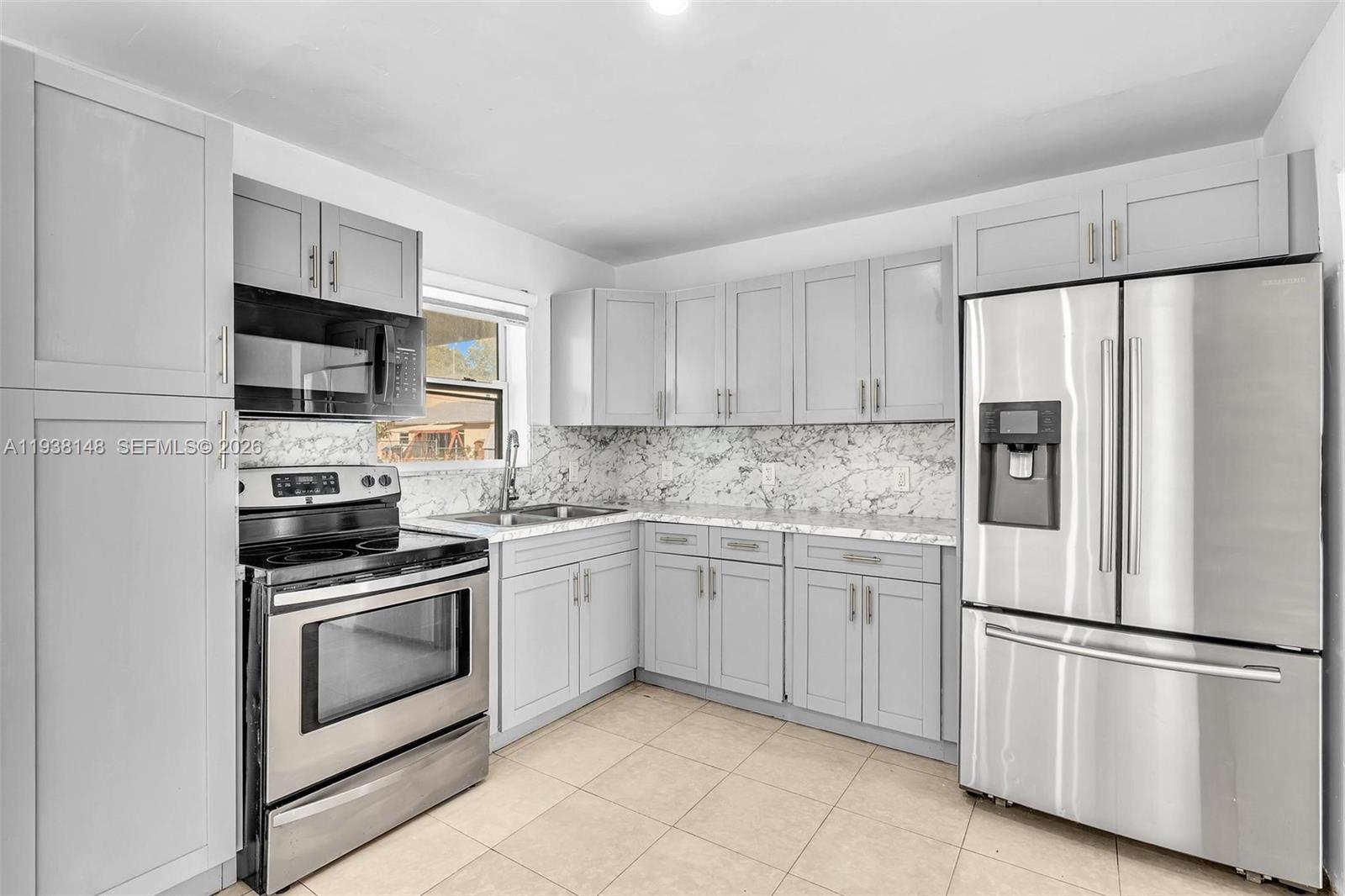 HOLLYWOOD COUNTRY ESTATES - Residential