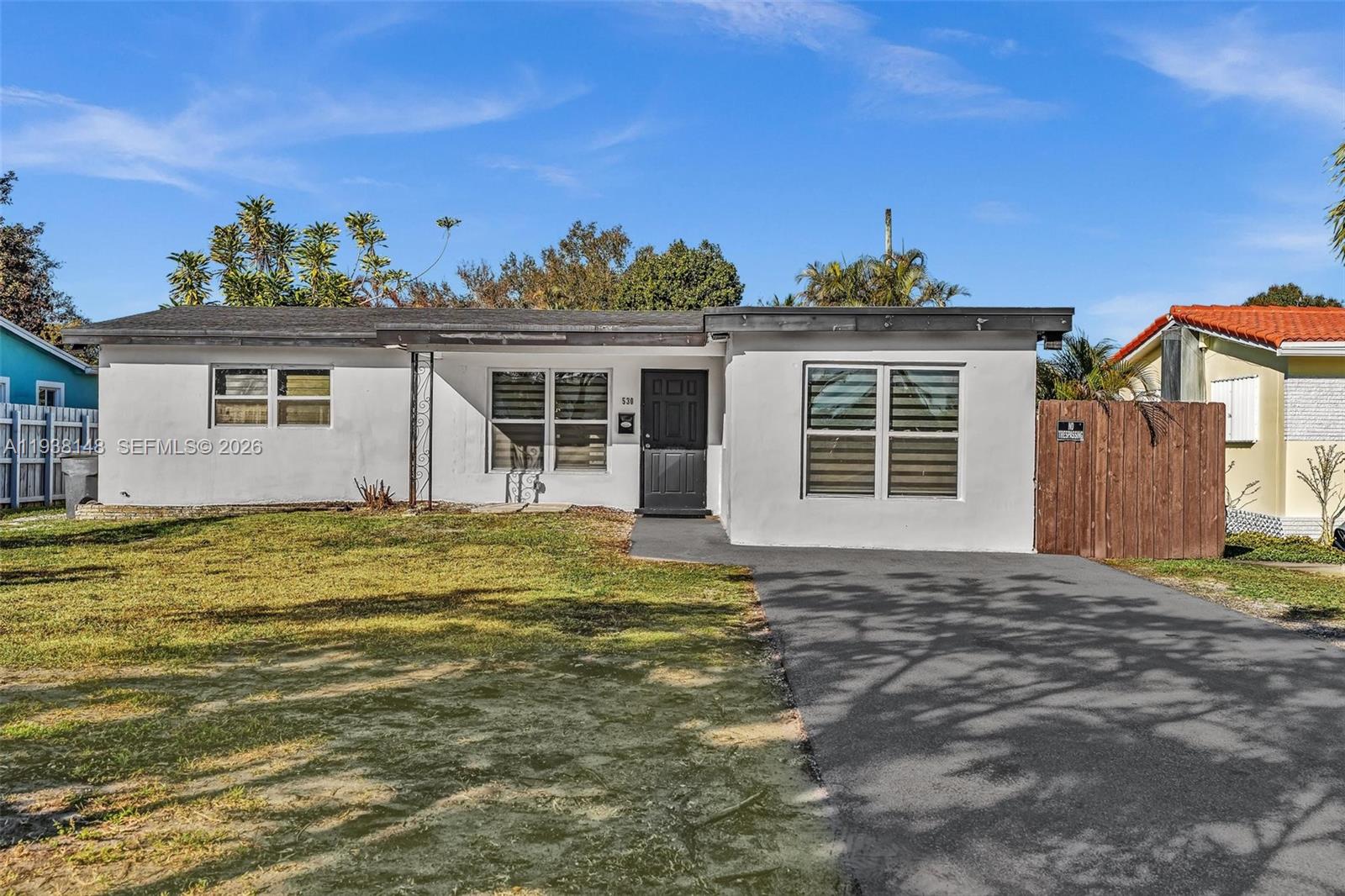 HOLLYWOOD COUNTRY ESTATES - Residential