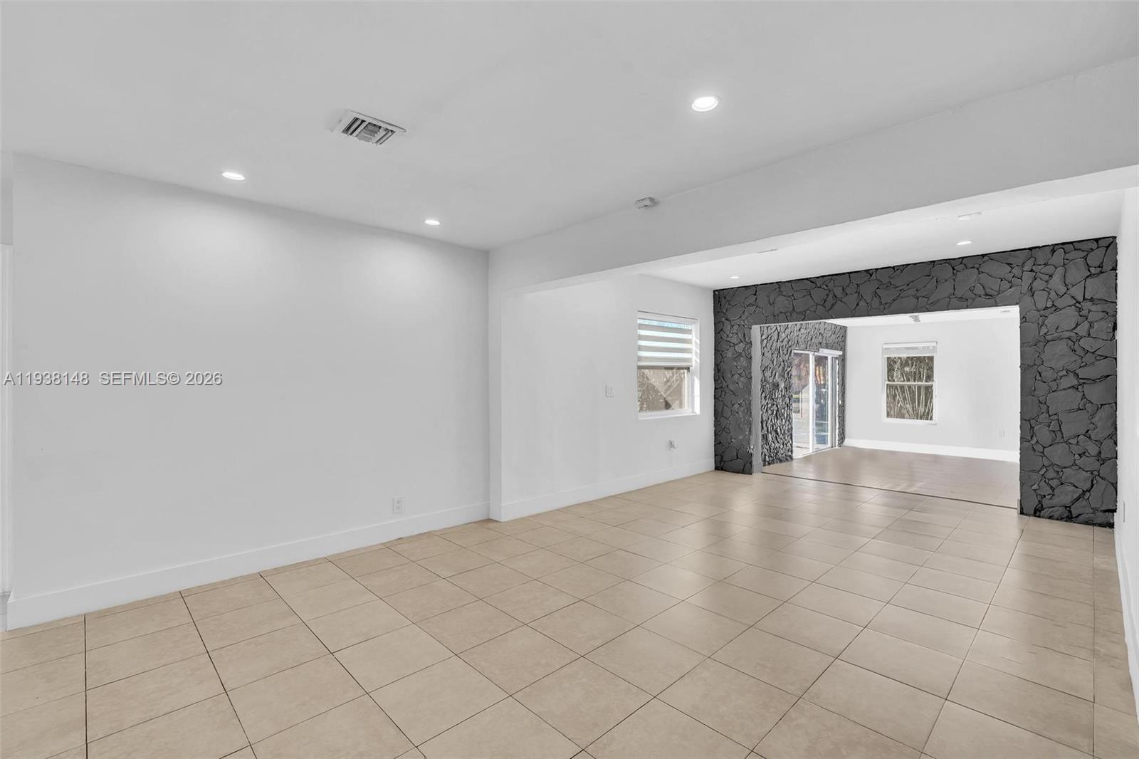 HOLLYWOOD COUNTRY ESTATES - Residential