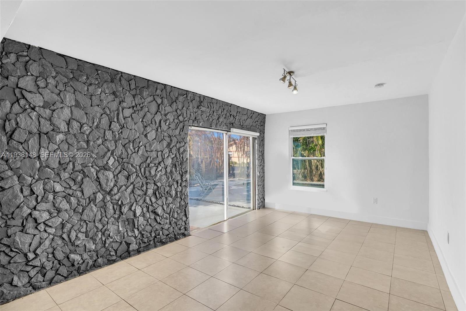 HOLLYWOOD COUNTRY ESTATES - Residential