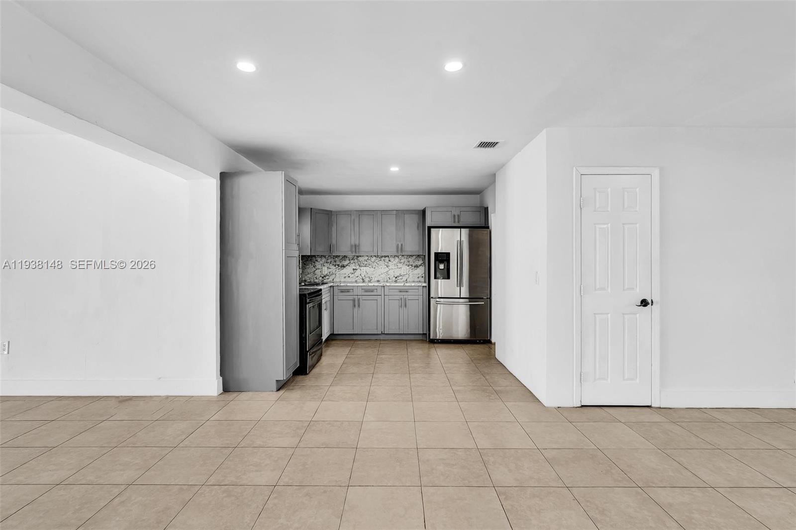 HOLLYWOOD COUNTRY ESTATES - Residential