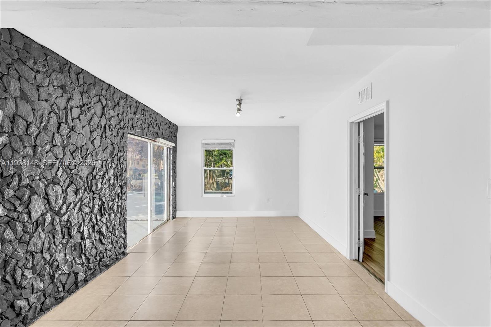 HOLLYWOOD COUNTRY ESTATES - Residential