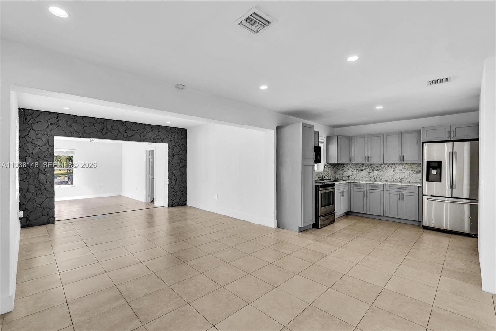 HOLLYWOOD COUNTRY ESTATES - Residential