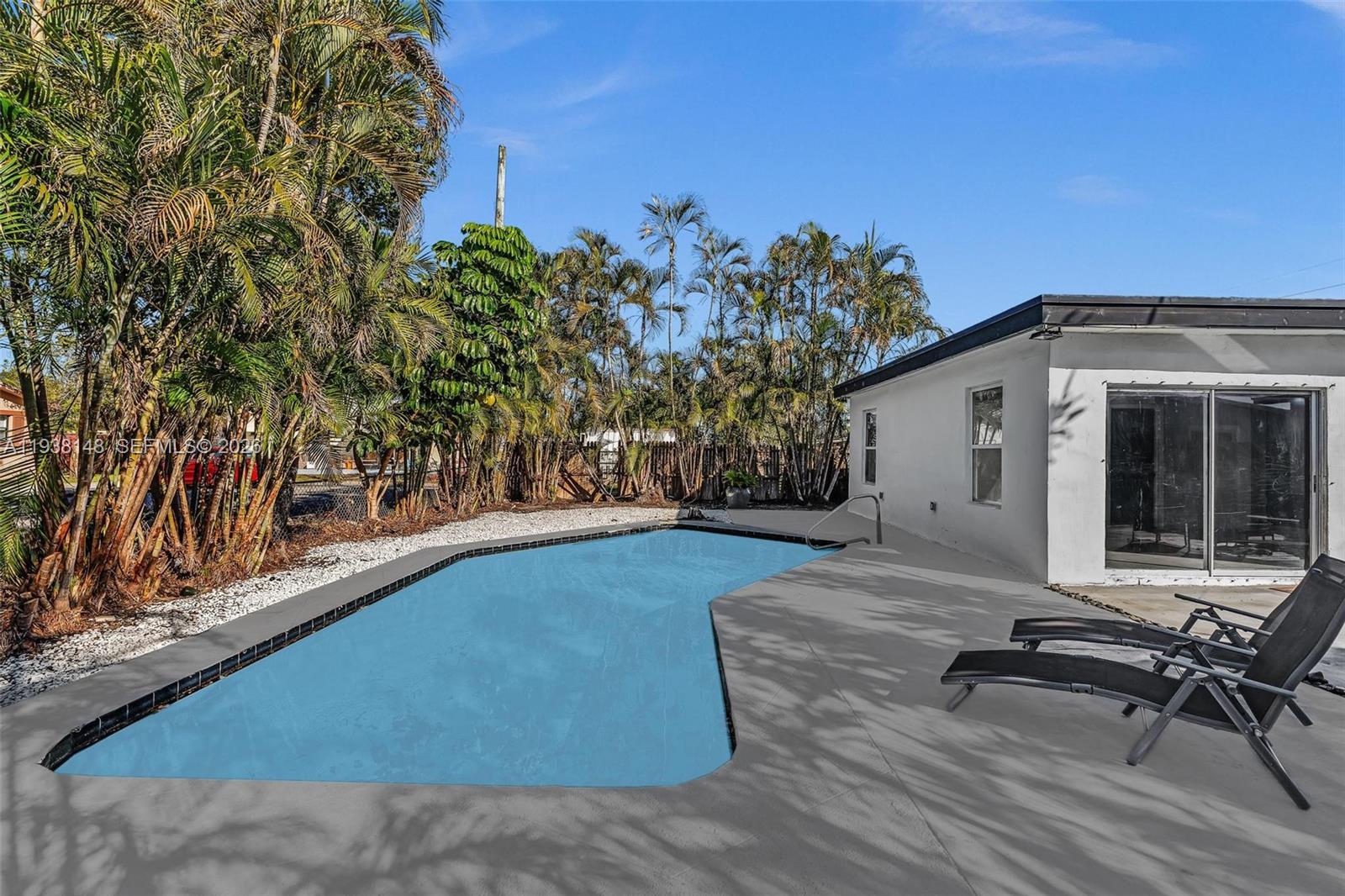 HOLLYWOOD COUNTRY ESTATES - Residential