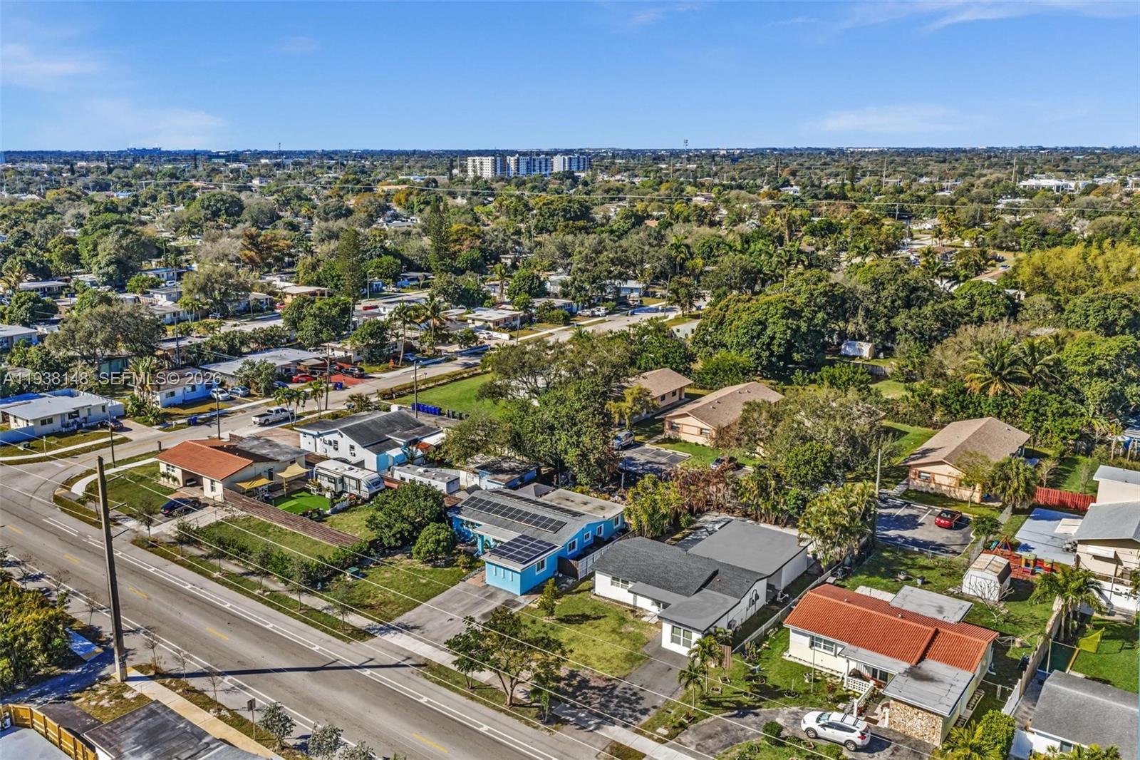 HOLLYWOOD COUNTRY ESTATES - Residential