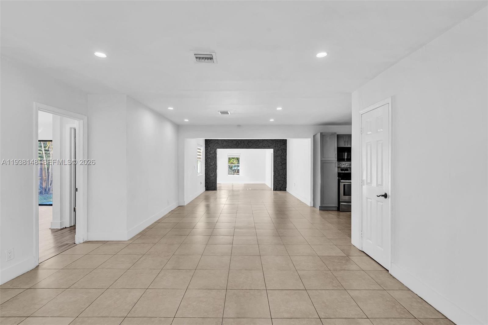 HOLLYWOOD COUNTRY ESTATES - Residential