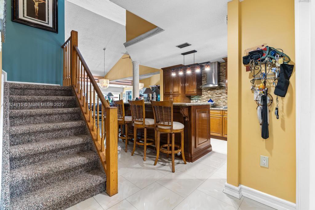 VALENCIA TOWNHOMES - Residential