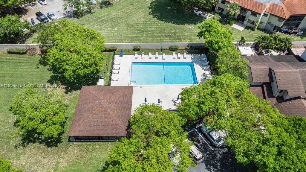 VALENCIA TOWNHOMES - Residential