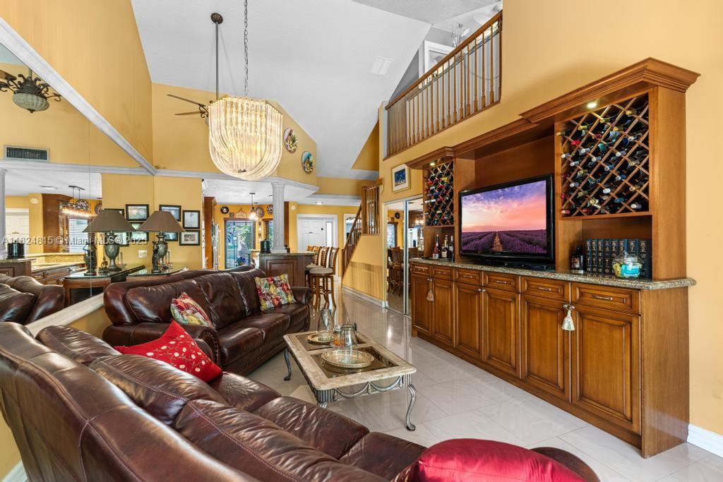 VALENCIA TOWNHOMES - Residential