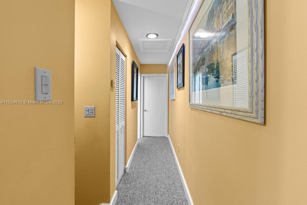 VALENCIA TOWNHOMES - Residential