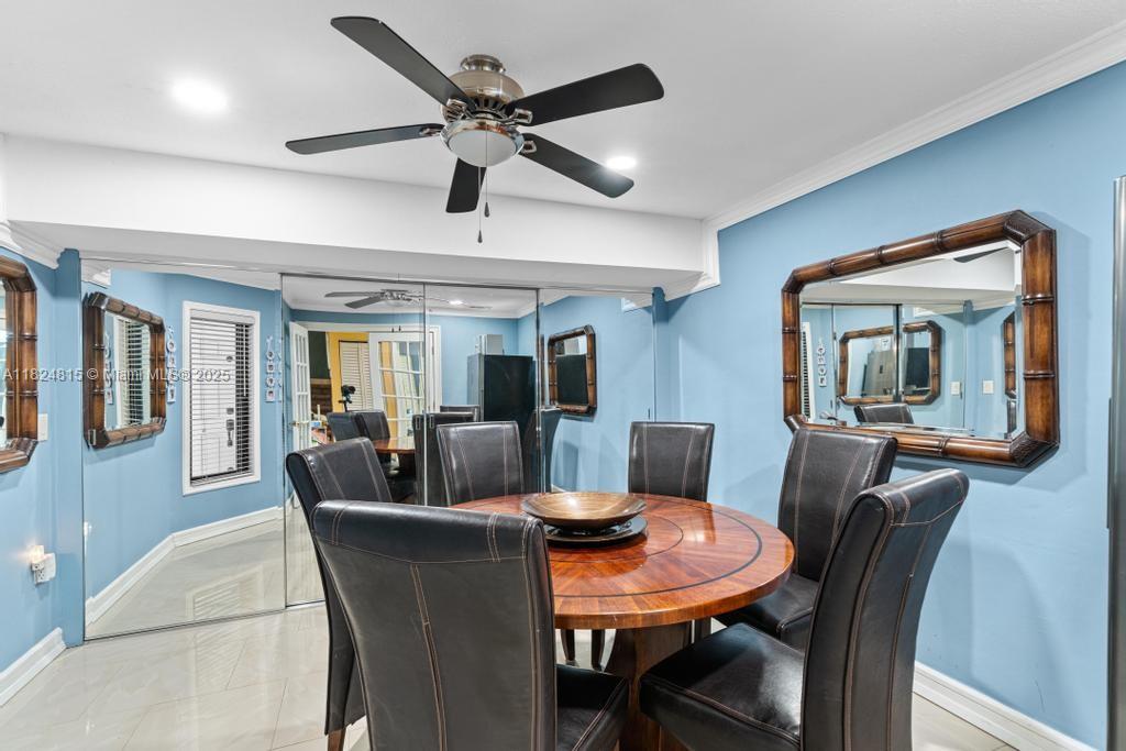 VALENCIA TOWNHOMES - Residential