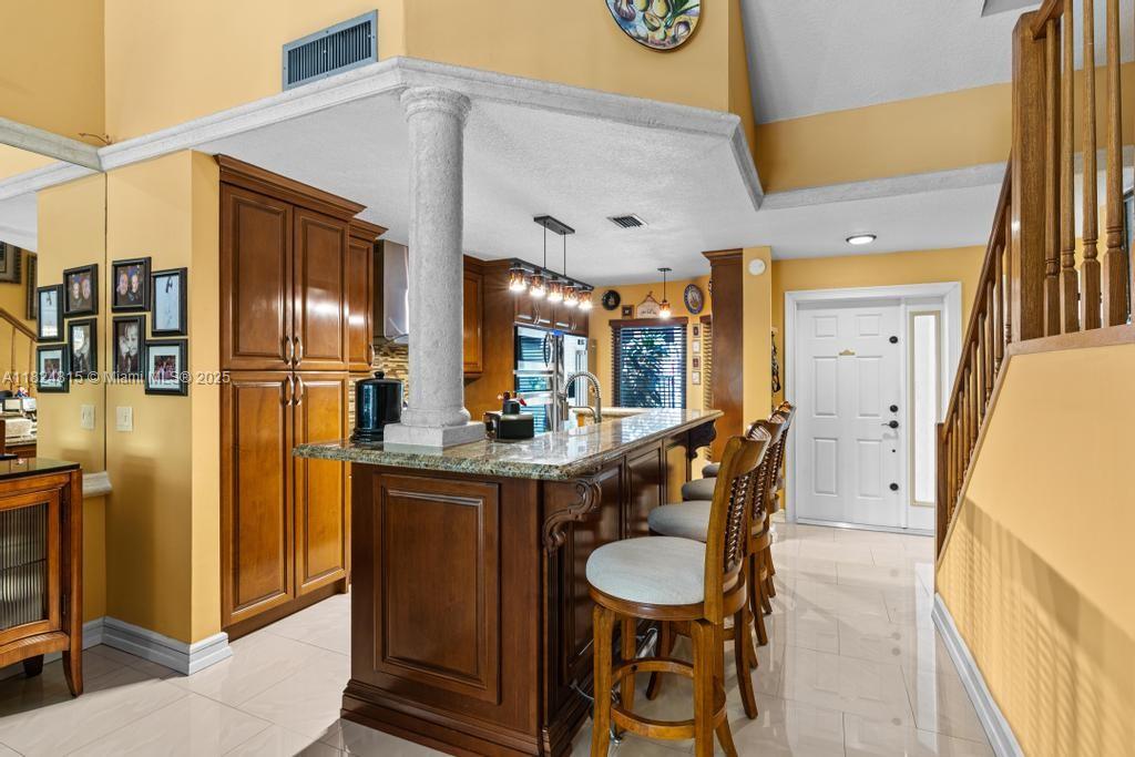 VALENCIA TOWNHOMES - Residential