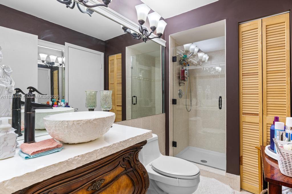 VALENCIA TOWNHOMES - Residential