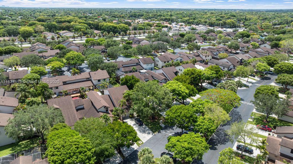 VALENCIA TOWNHOMES - Residential