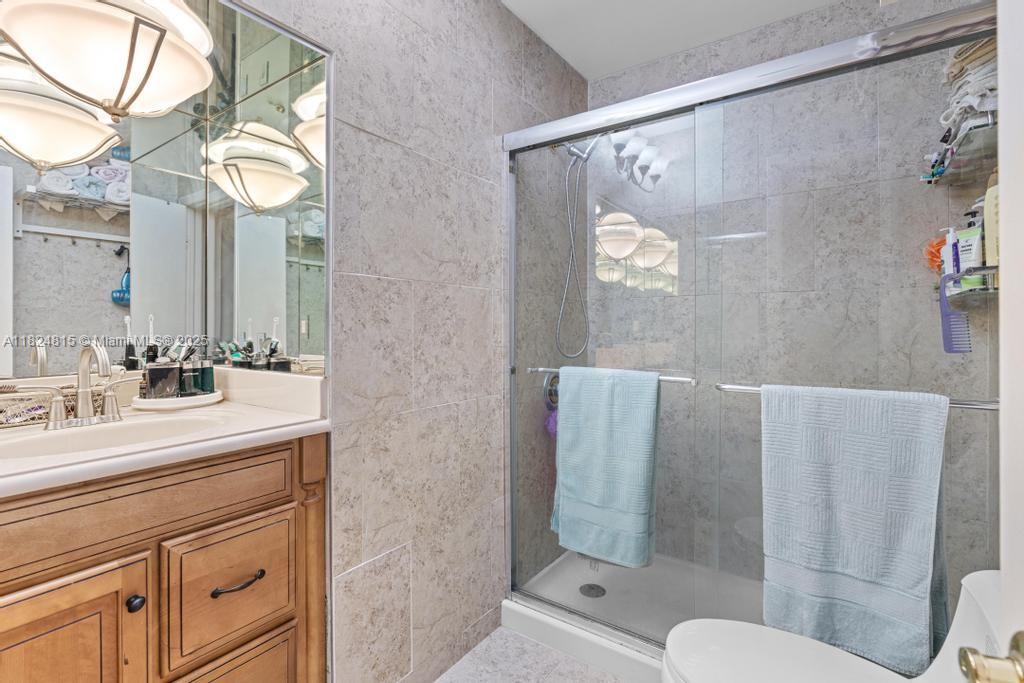 VALENCIA TOWNHOMES - Residential