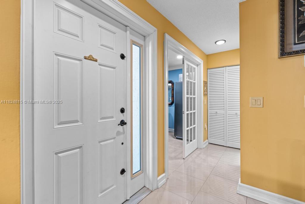 VALENCIA TOWNHOMES - Residential