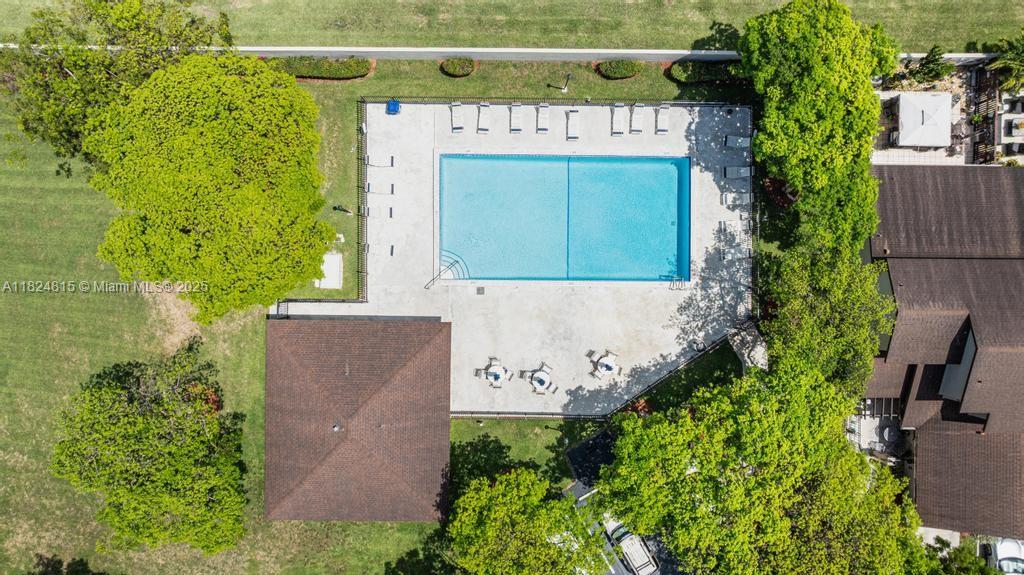 VALENCIA TOWNHOMES - Residential