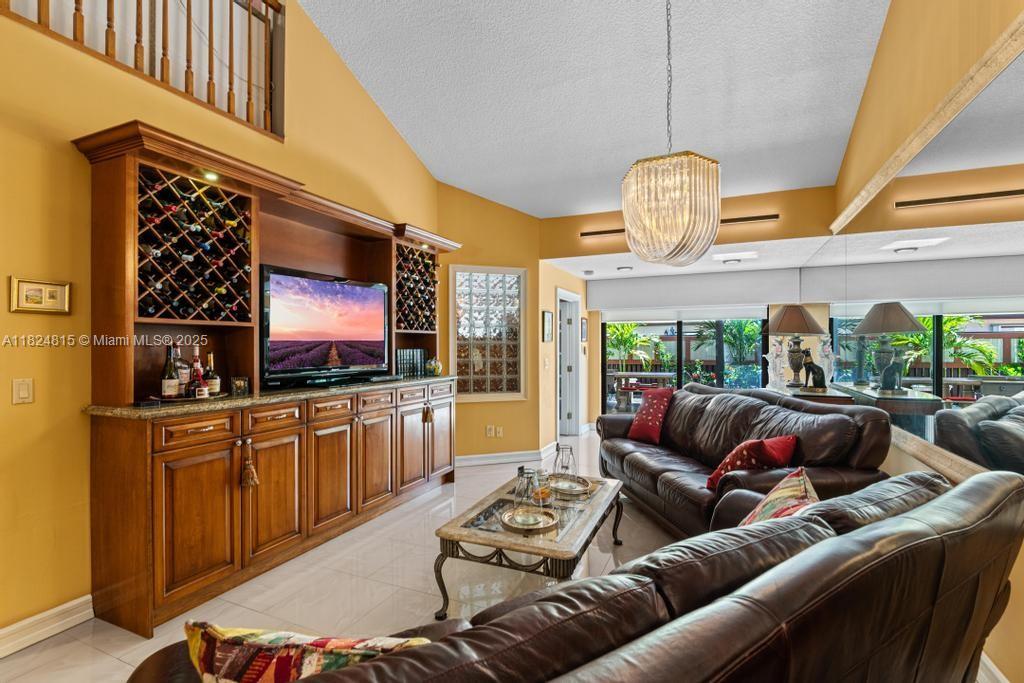 VALENCIA TOWNHOMES - Residential