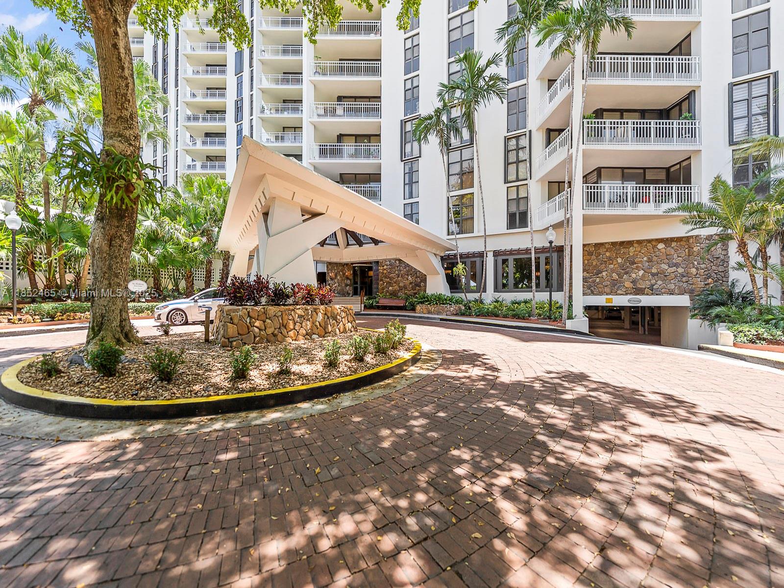 TOWERS OF QUAYSIDE CONDO - Residential