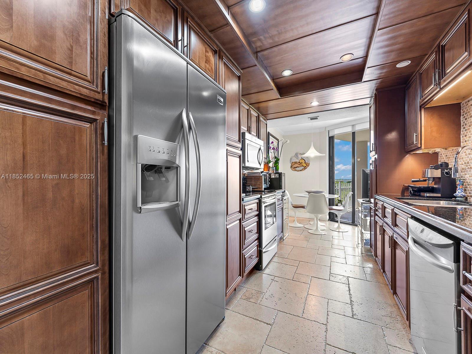 TOWERS OF QUAYSIDE CONDO - Residential