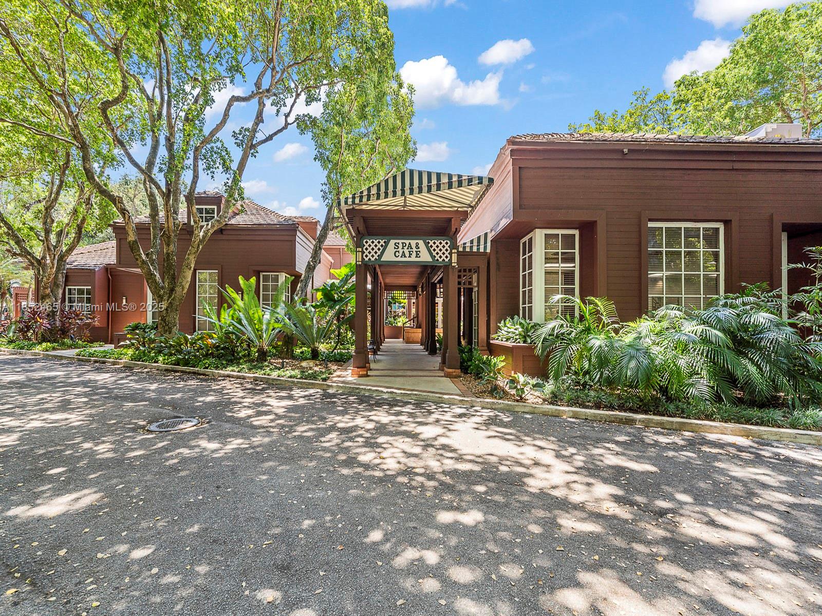 TOWERS OF QUAYSIDE CONDO - Residential