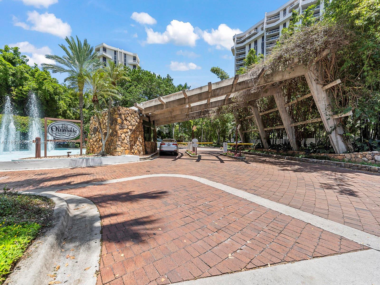 TOWERS OF QUAYSIDE CONDO - Residential