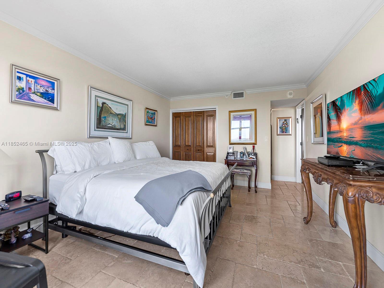 TOWERS OF QUAYSIDE CONDO - Residential