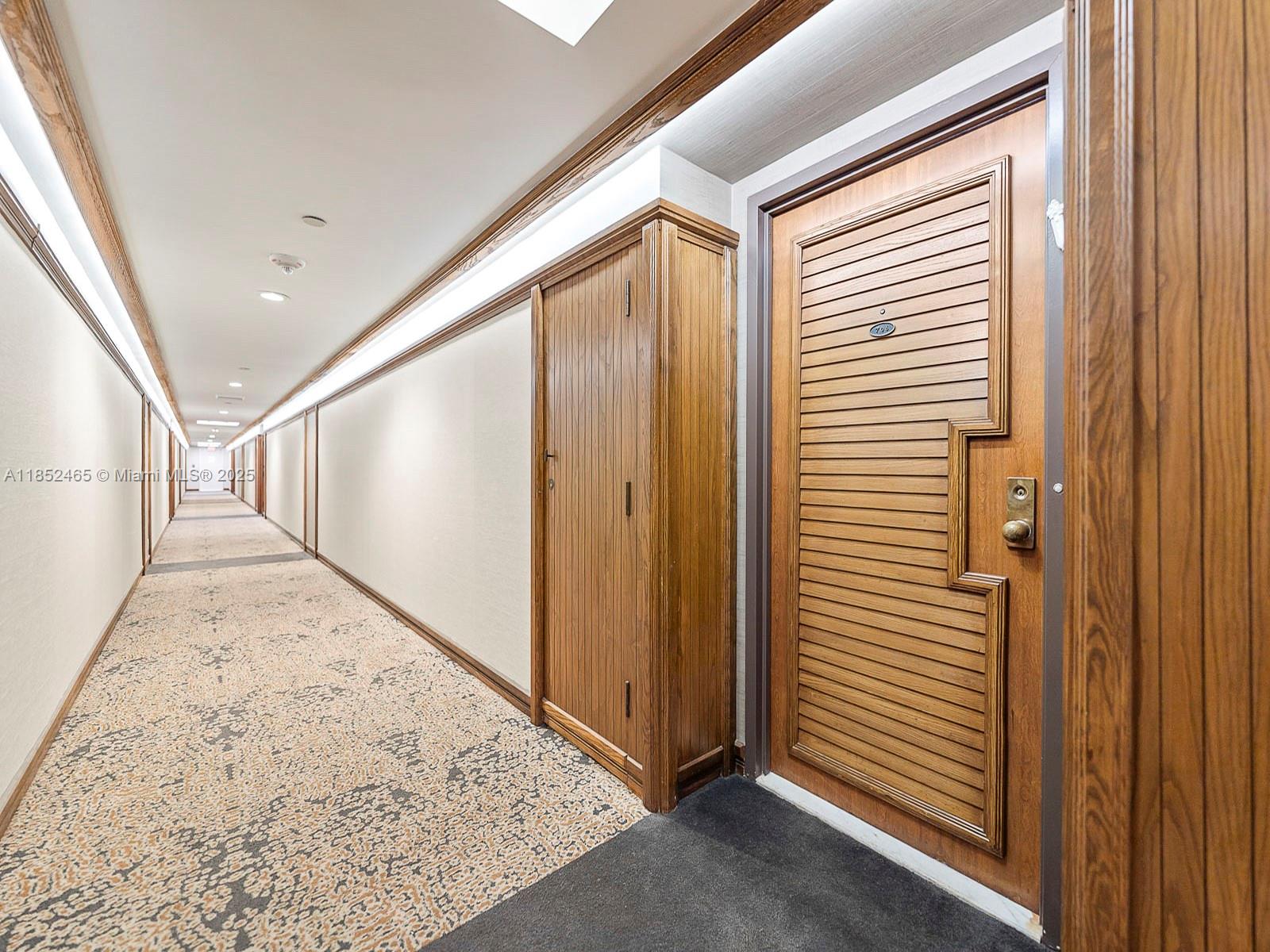 TOWERS OF QUAYSIDE CONDO - Residential