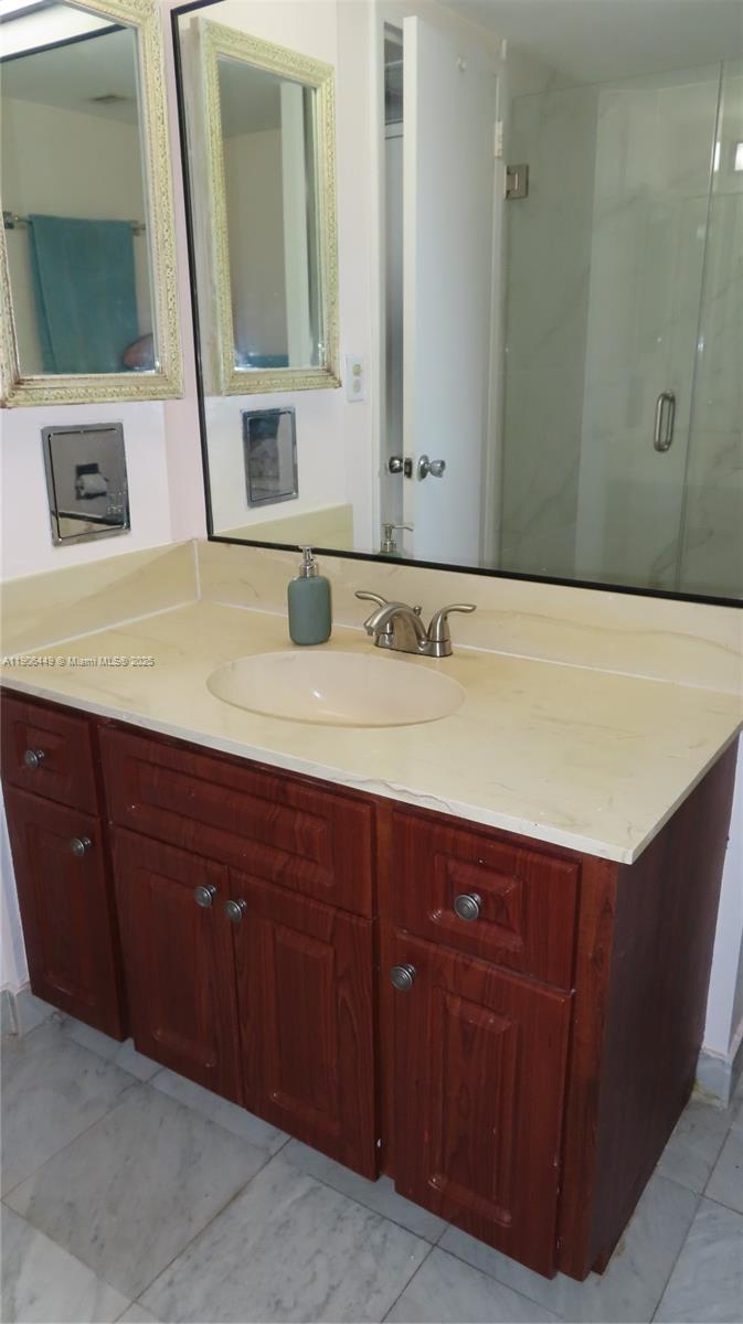 ARLEN BEACH CONDO - Residential