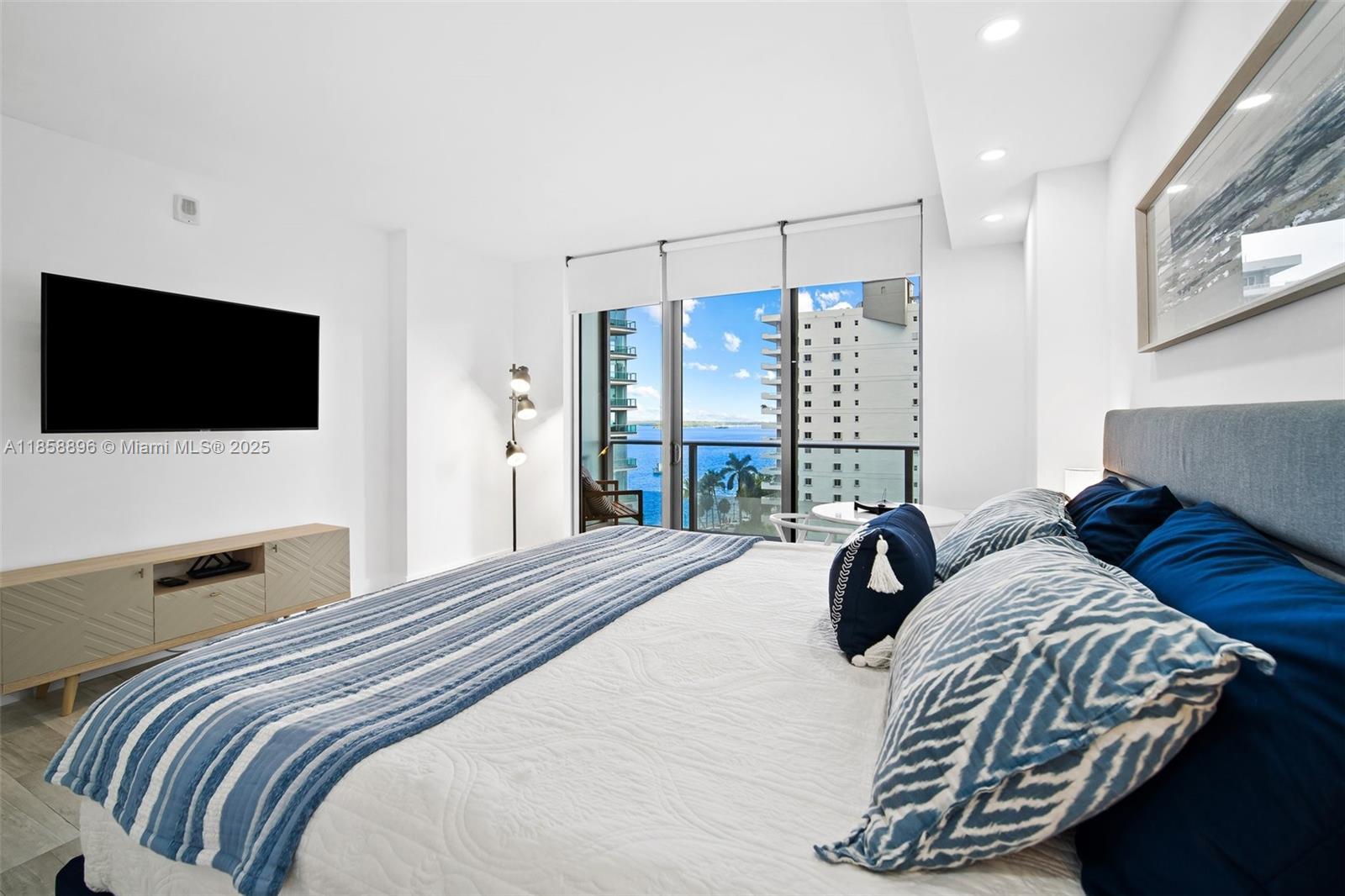 1300 Brickell Bay Dr 905
