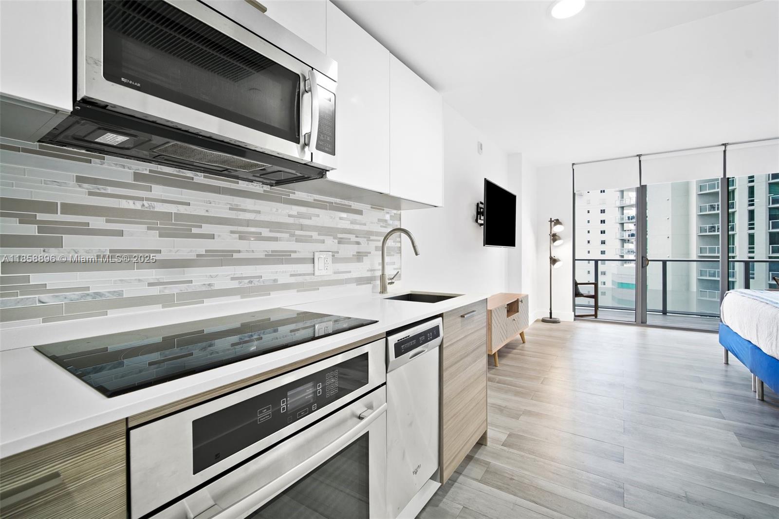 1300 Brickell Bay Dr 905