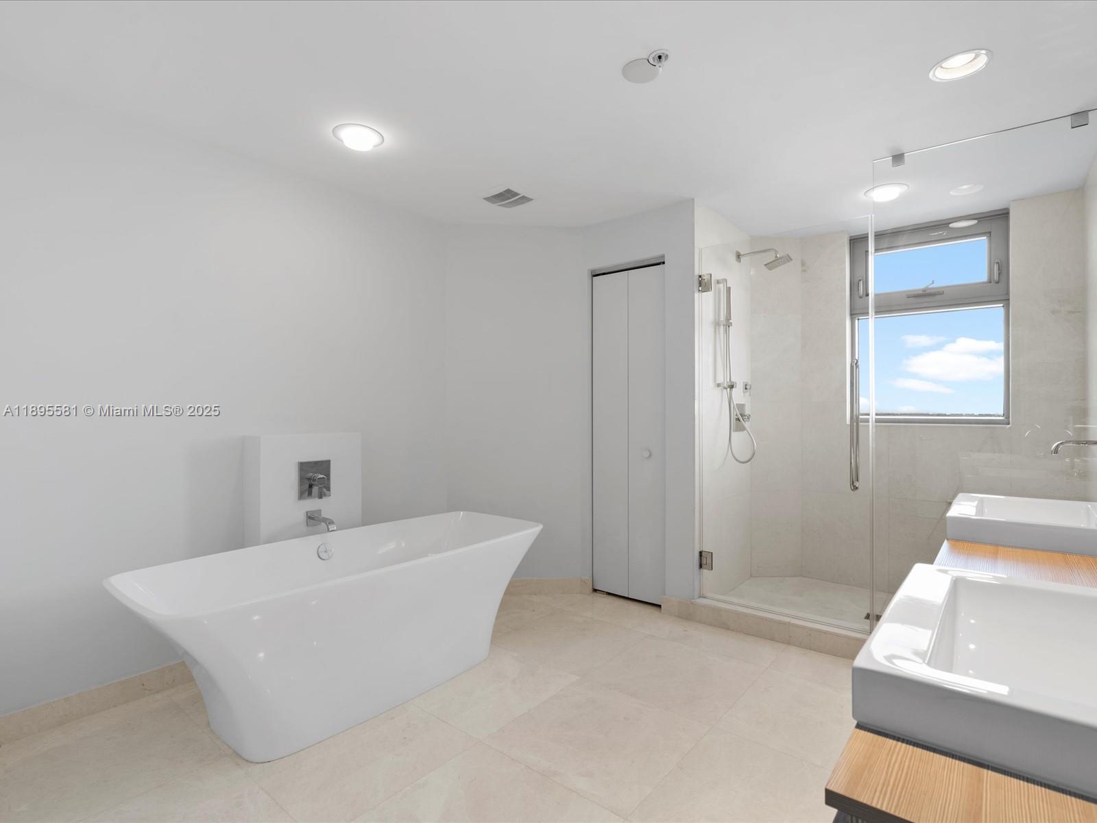 MARINA PALMS RESIDENCES N - Residential