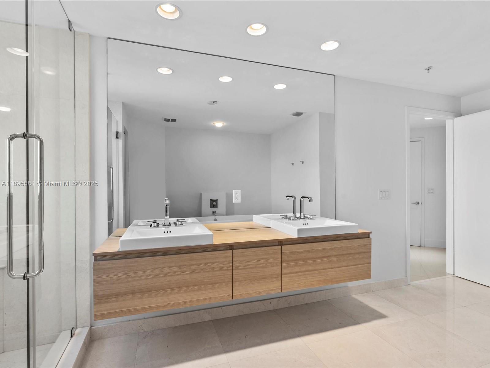 MARINA PALMS RESIDENCES N - Residential