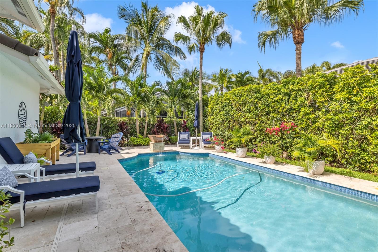 1220 Iris Court