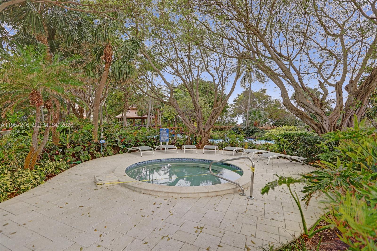 TOWERS OF QUAYSIDE CONDO - Residential