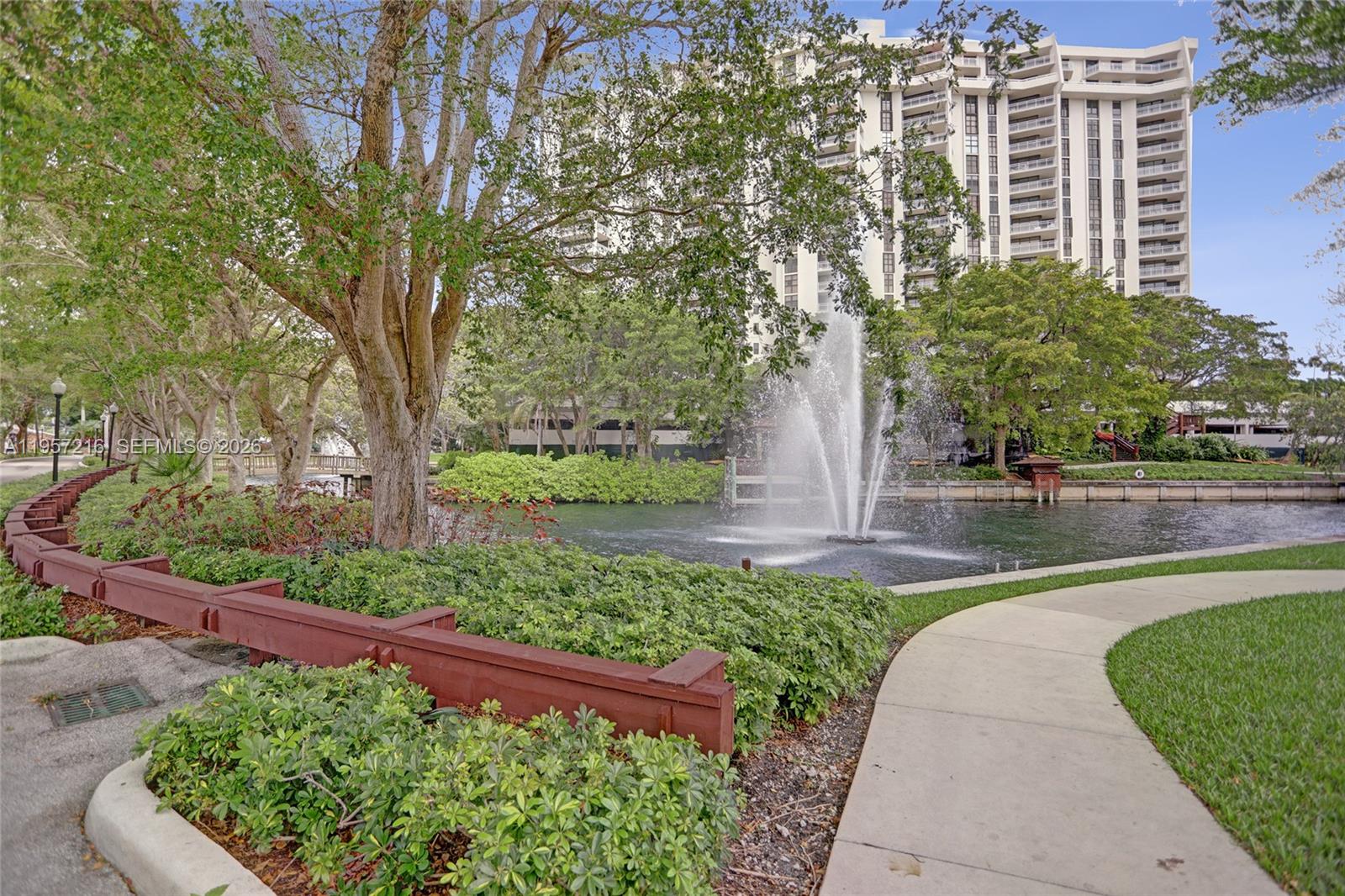 TOWERS OF QUAYSIDE CONDO - Residential