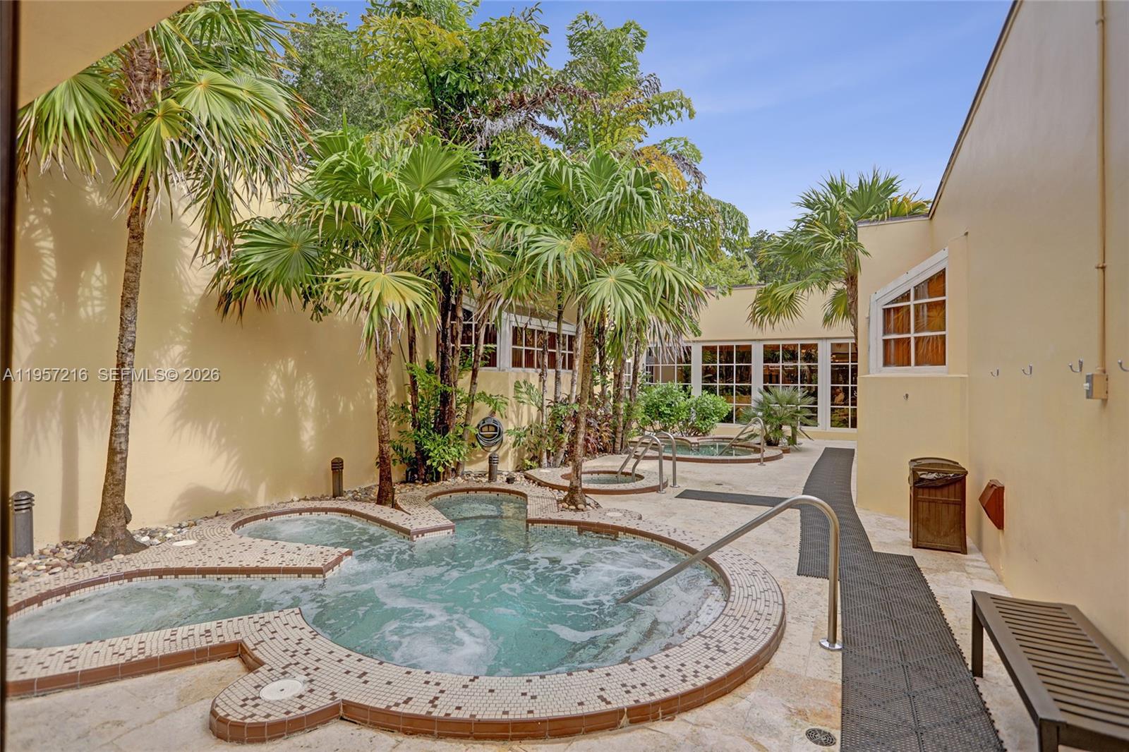 TOWERS OF QUAYSIDE CONDO - Residential