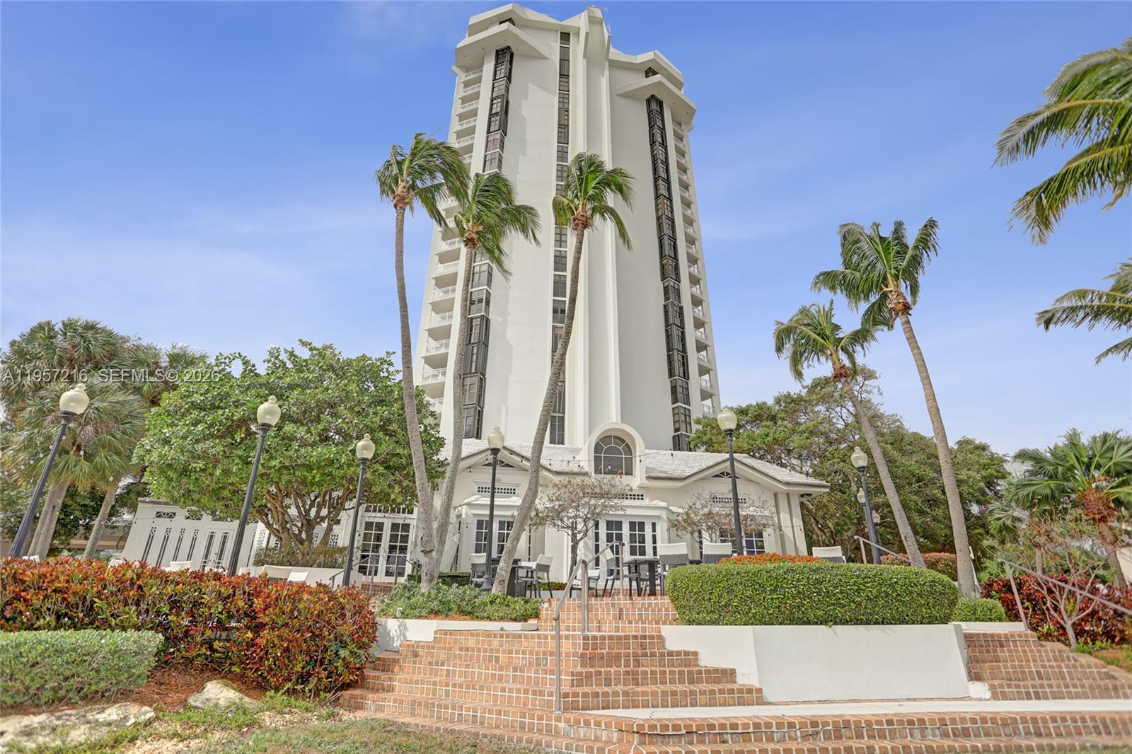 TOWERS OF QUAYSIDE CONDO - Residential