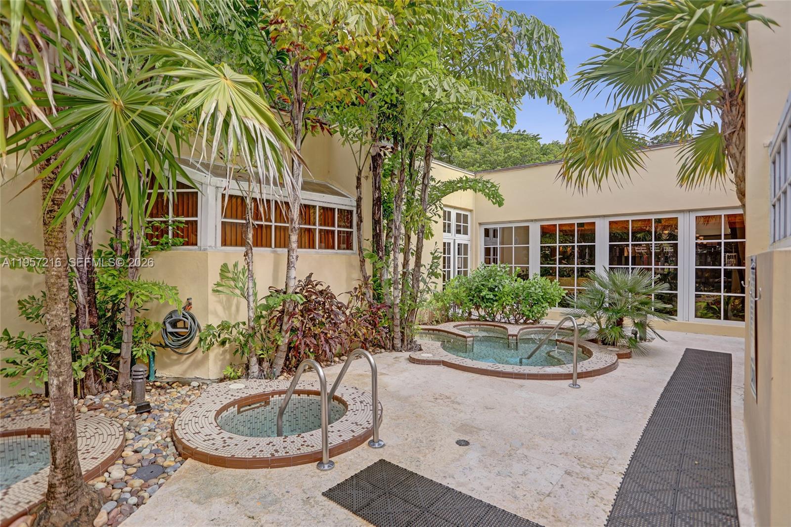 TOWERS OF QUAYSIDE CONDO - Residential