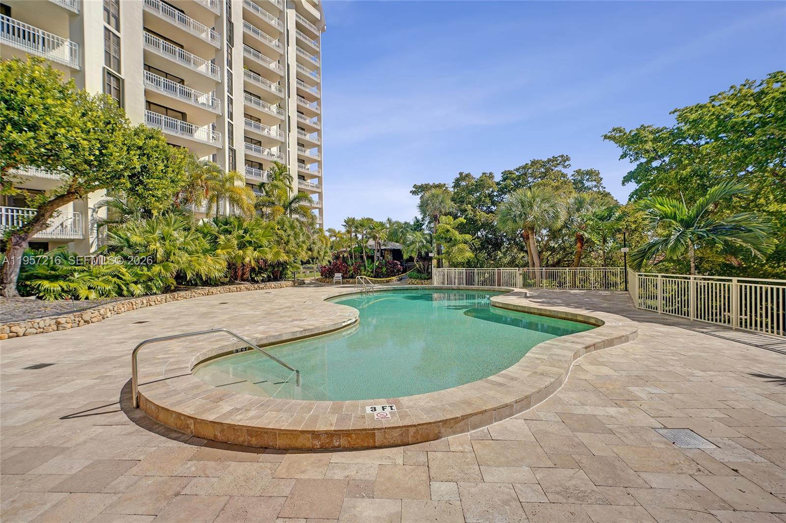 TOWERS OF QUAYSIDE CONDO - Residential