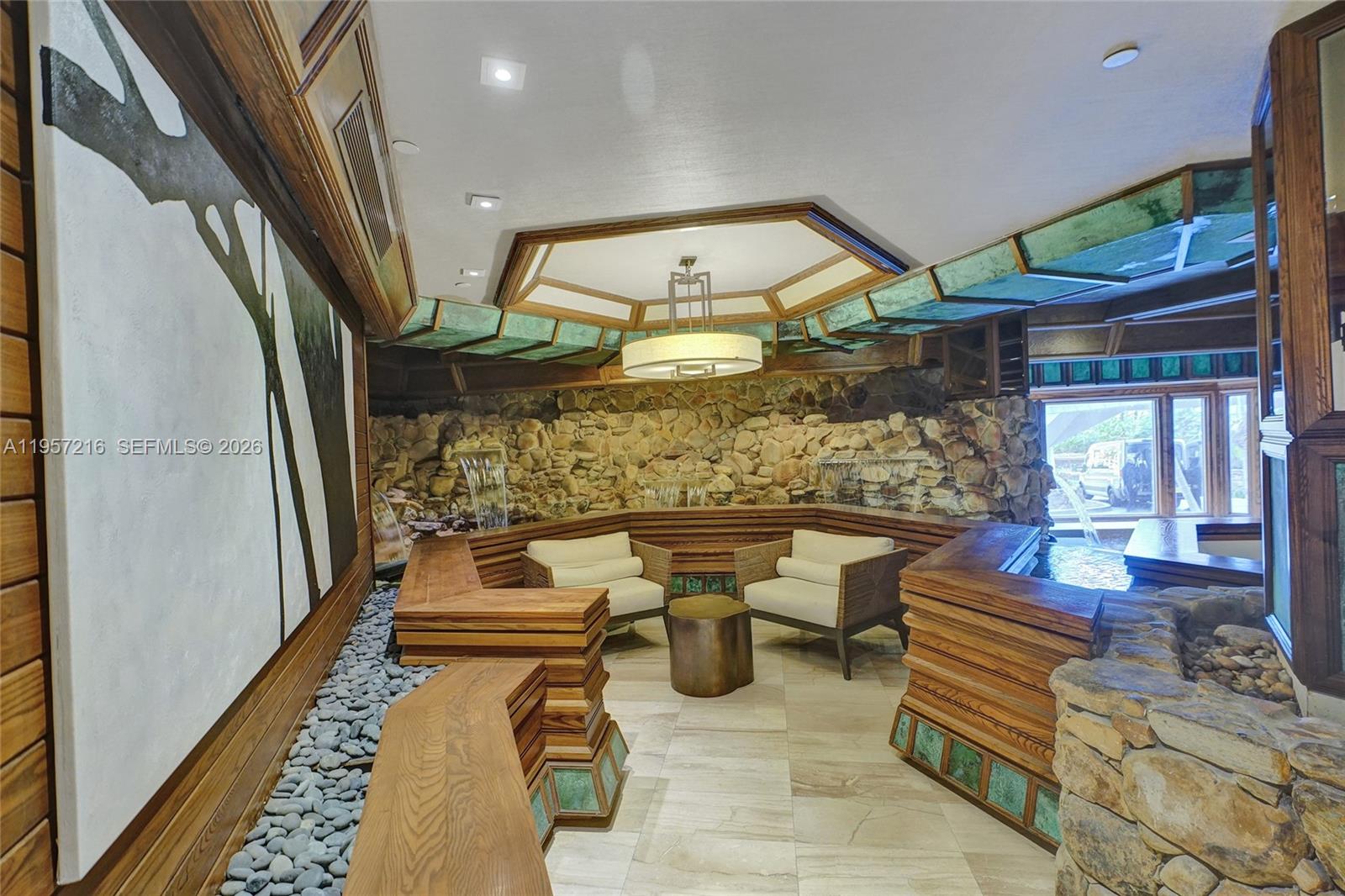 TOWERS OF QUAYSIDE CONDO - Residential