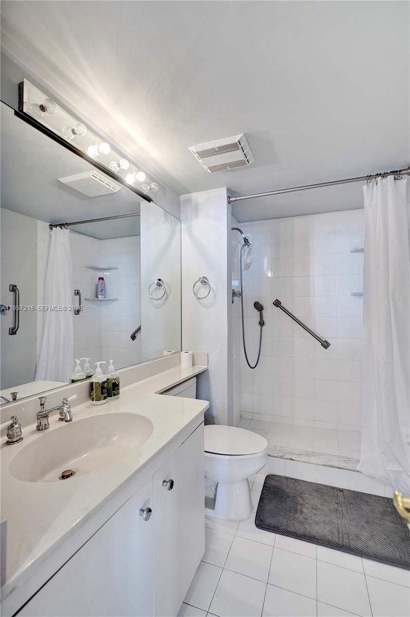 TOWERS OF QUAYSIDE CONDO - Residential