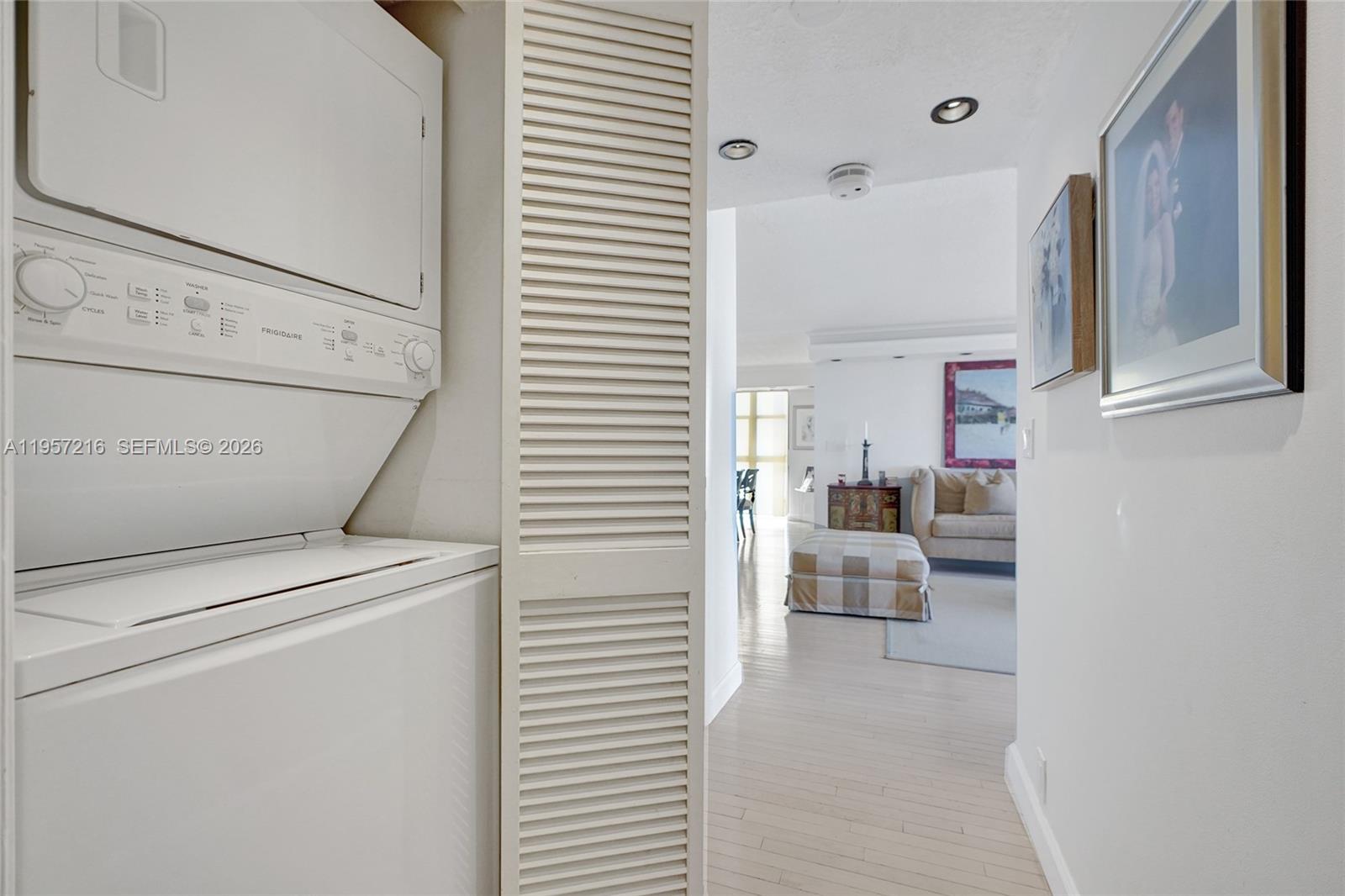 TOWERS OF QUAYSIDE CONDO - Residential